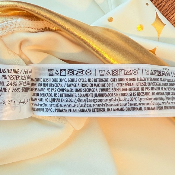 Jasmine Disney Aladdin Metallic Gold Sports
Bra Active Wear Top. Plus Size 1X. - Picture 12 of 14